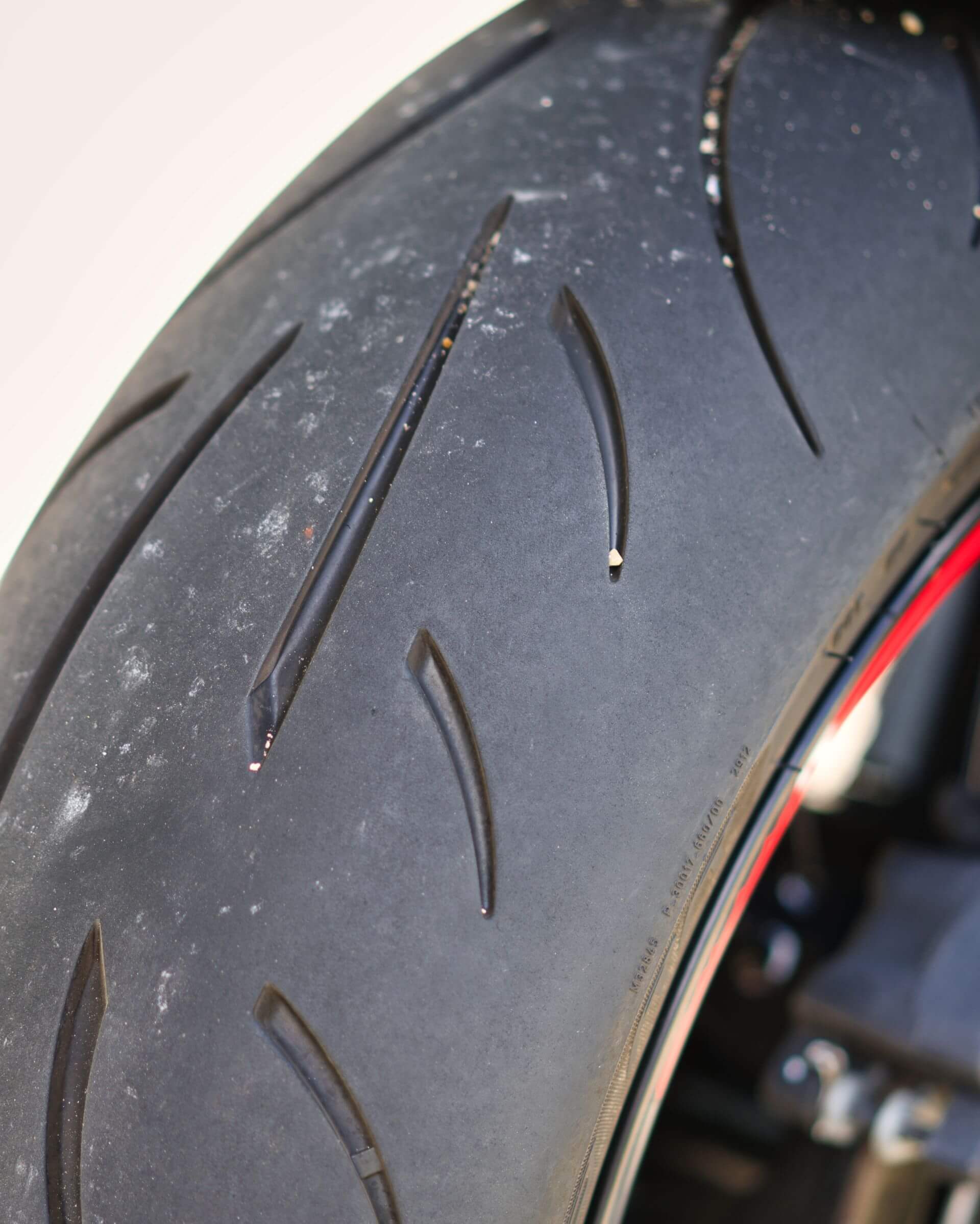 BMW S1000R Metzeler Sportec M9 RR Profil Detail BMW S1000R Metzeler Sportec M9 RR Profil Detail
