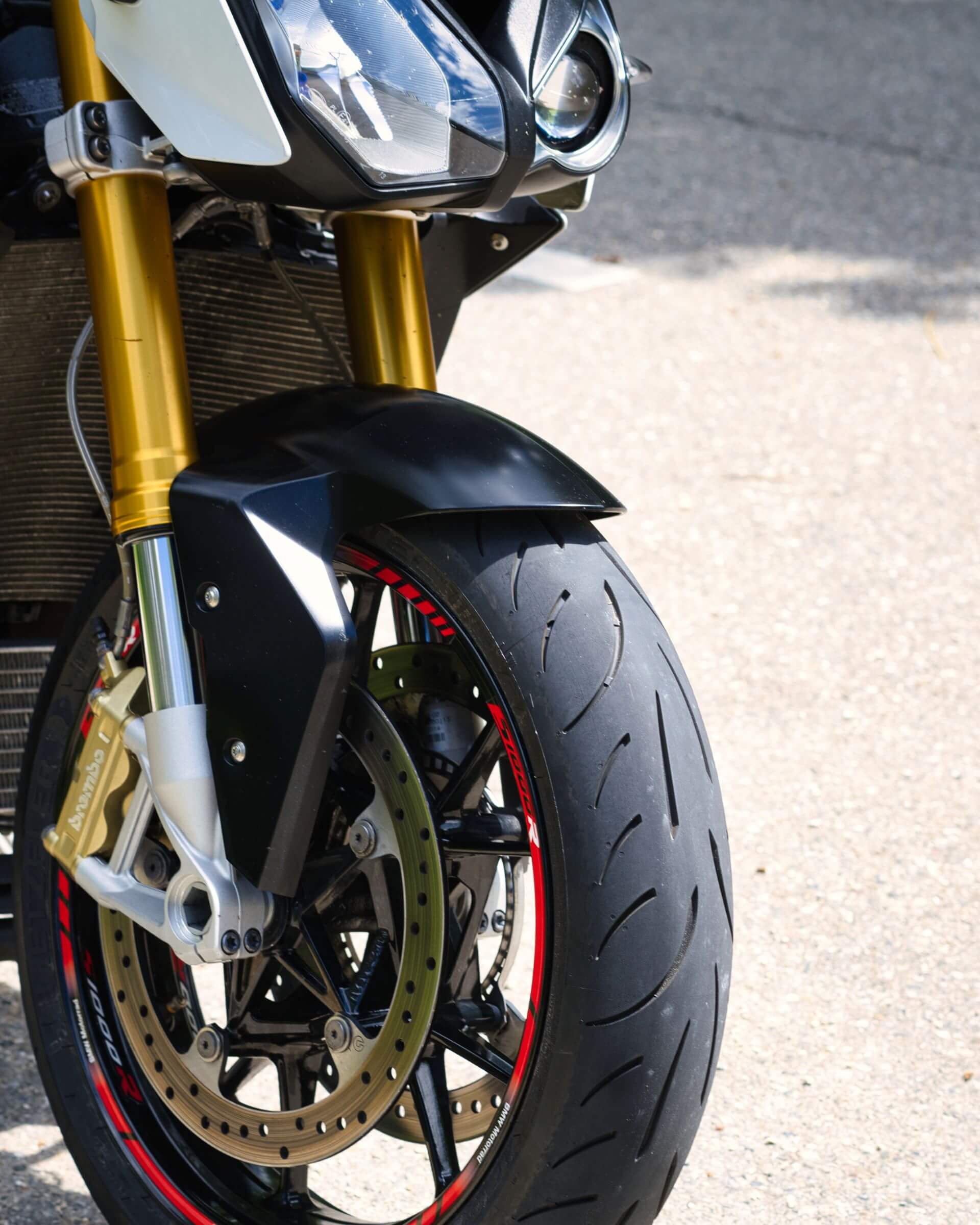 BMW S1000R Metzeler Sportec M9 RR Vorderachse BMW S1000R Metzeler Sportec M9 RR Vorderachse