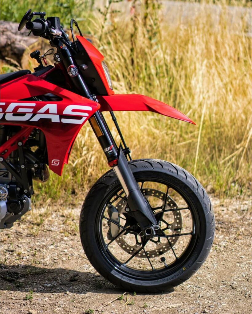 CST Ride Migra Test & Erfahrungen CST Ride Migra auf GasGas SM 700 Vorderrad